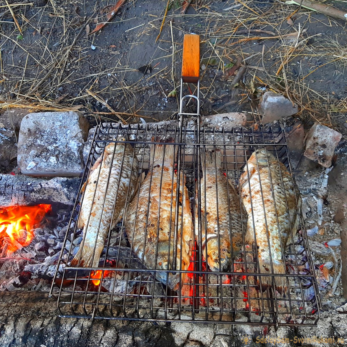 Ловля рыбы на жареный поролон